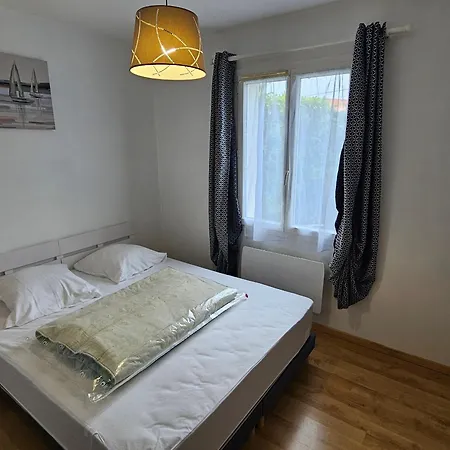 Casa de Férias Maison De Plain-pied Jardin Calme - 6 Pers. - Fr-1-71-112